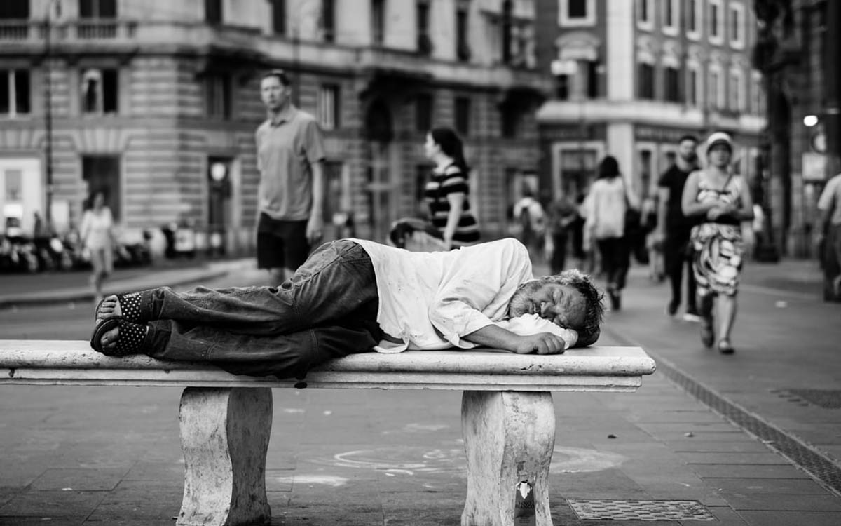 ITALIANI SEMPRE PIÙ  POVERI IN EUROPA